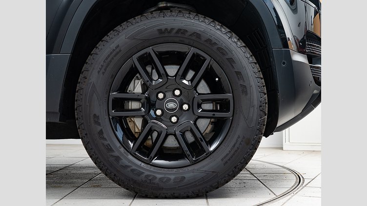 2023 認定中古車 Land Rover Defender 110 サントリーニブラック D300 AWD（AT） S
