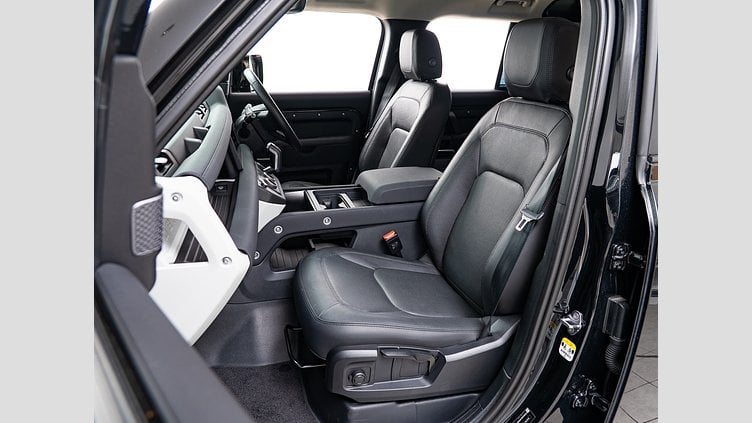 2023 認定中古車 Land Rover Defender 110 サントリーニブラック D300 AWD（AT） S