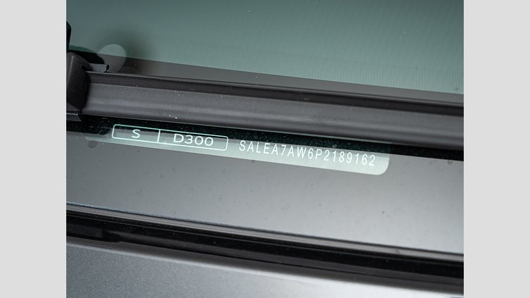 2023 認定中古車 Land Rover Defender 110 サントリーニブラック D300 AWD（AT） S