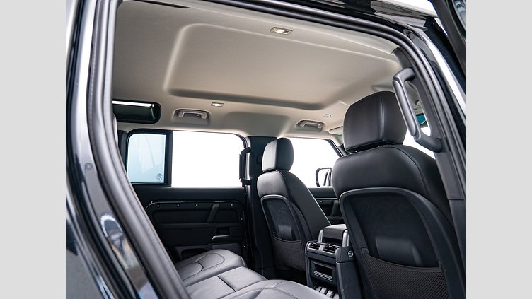 2023 認定中古車 Land Rover Defender 110 サントリーニブラック D300 AWD（AT） S