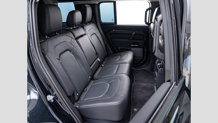 2023 認定中古車 Land Rover Defender 110 サントリーニブラック D300 AWD（AT） S