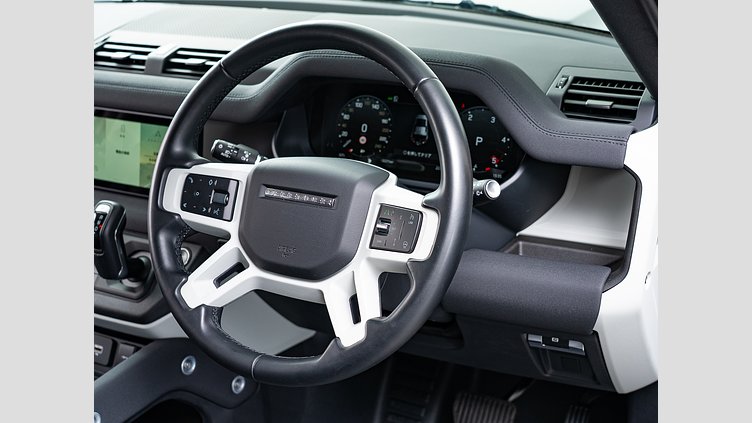 2023 認定中古車 Land Rover Defender 110 サントリーニブラック D300 AWD（AT） S