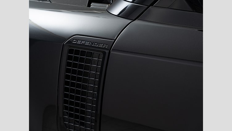 2023 認定中古車 Land Rover Defender 110 サントリーニブラック D300 AWD（AT） S