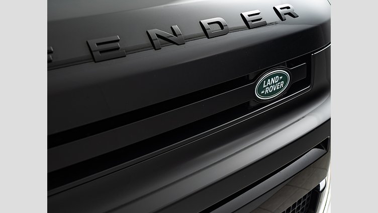 2023 認定中古車 Land Rover Defender 110 サントリーニブラック D300 AWD（AT） S