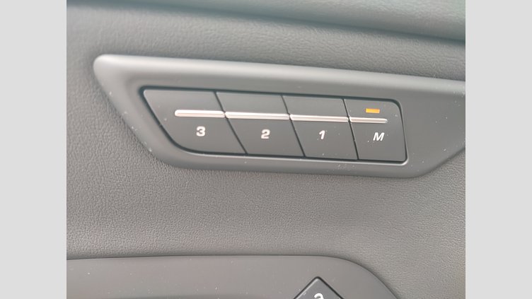 2024 Approved/Jazdené Jaguar E-Pace Eiger Grey AWD 2.0 I4 D165 MHEV R-Dynamic SE AWD