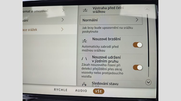 2024 Approved/Jazdené Jaguar E-Pace Eiger Grey AWD 2.0 I4 D165 MHEV R-Dynamic SE AWD