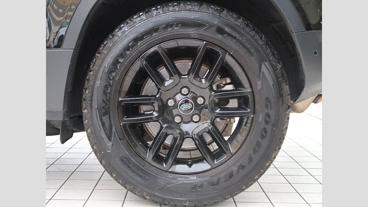 2023 認定中古車 Land Rover Defender 110 サントリーニブラック D300 AWD（AT） S