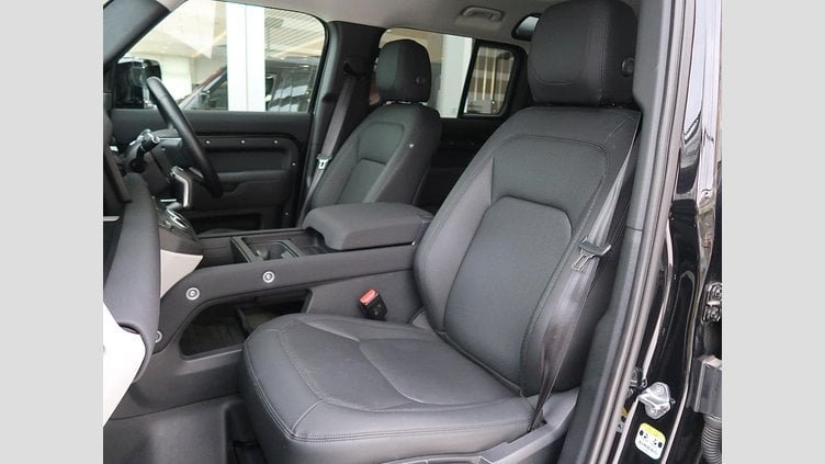 2023 認定中古車 Land Rover Defender 110 サントリーニブラック D300 AWD（AT） S