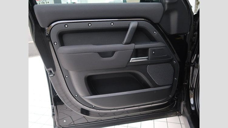 2023 認定中古車 Land Rover Defender 110 サントリーニブラック D300 AWD（AT） S