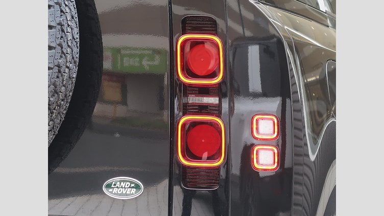 2023 認定中古車 Land Rover Defender 110 サントリーニブラック D300 AWD（AT） S