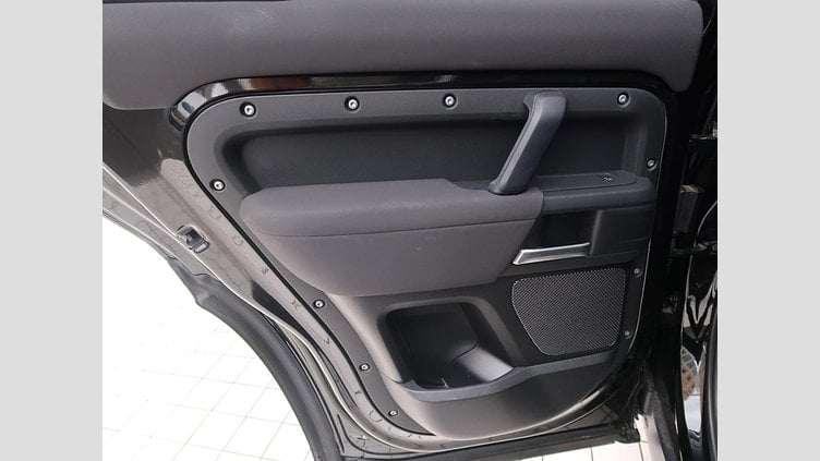 2023 認定中古車 Land Rover Defender 110 サントリーニブラック D300 AWD（AT） S