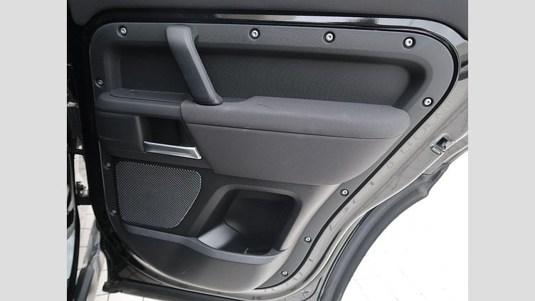 2023 認定中古車 Land Rover Defender 110 サントリーニブラック D300 AWD（AT） S