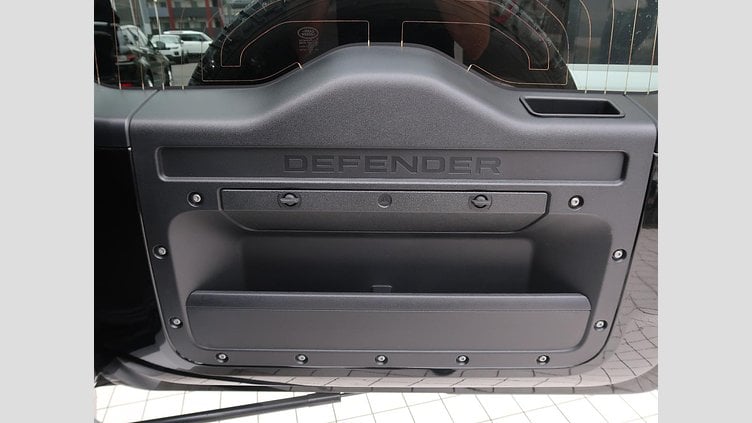 2023 認定中古車 Land Rover Defender 110 サントリーニブラック D300 AWD（AT） S