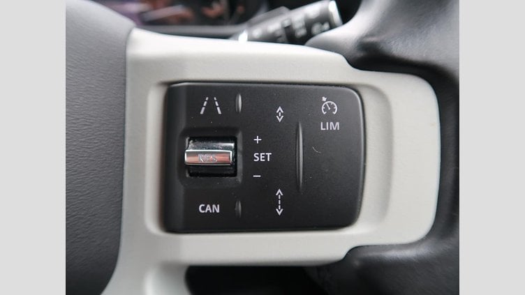 2023 認定中古車 Land Rover Defender 110 サントリーニブラック D300 AWD（AT） S