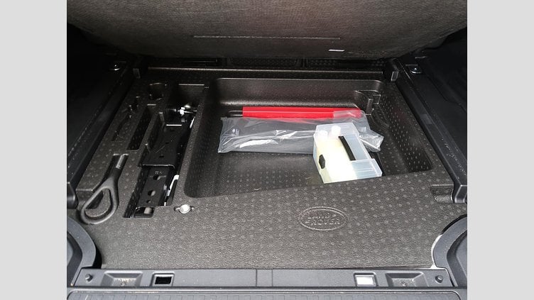 2023 認定中古車 Land Rover Defender 110 サントリーニブラック D300 AWD（AT） S