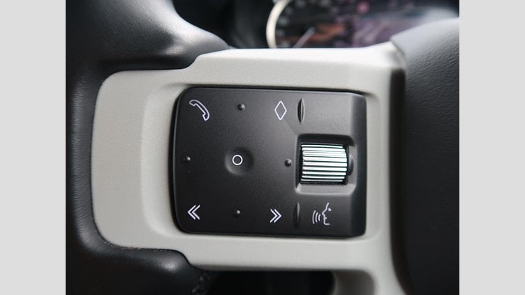 2023 認定中古車 Land Rover Defender 110 サントリーニブラック D300 AWD（AT） S