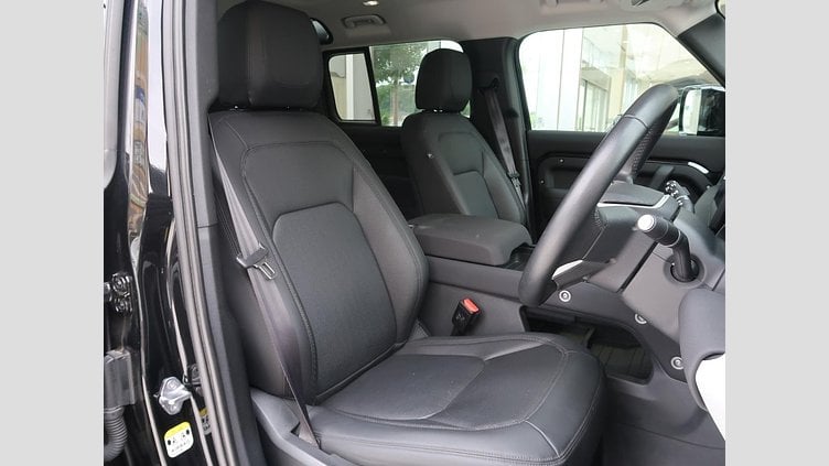 2023 認定中古車 Land Rover Defender 110 サントリーニブラック D300 AWD（AT） S