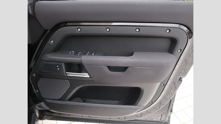 2023 認定中古車 Land Rover Defender 110 サントリーニブラック D300 AWD（AT） S