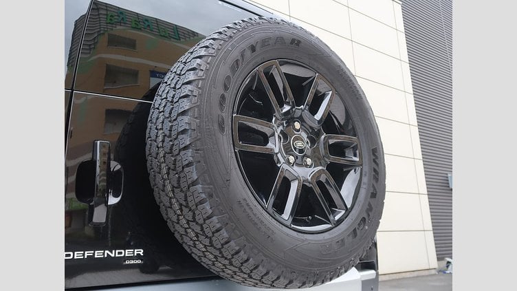 2023 認定中古車 Land Rover Defender 110 サントリーニブラック D300 AWD（AT） S