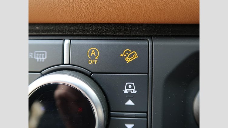 2024 認定中古車 Land Rover Defender 110 サントリーニブラック D300 AWD（AT） X