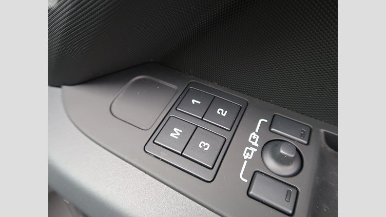 2024 認定中古車 Land Rover Defender 110 サントリーニブラック D300 AWD（AT） X