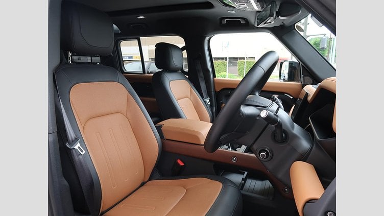 2024 認定中古車 Land Rover Defender 110 サントリーニブラック D300 AWD（AT） X
