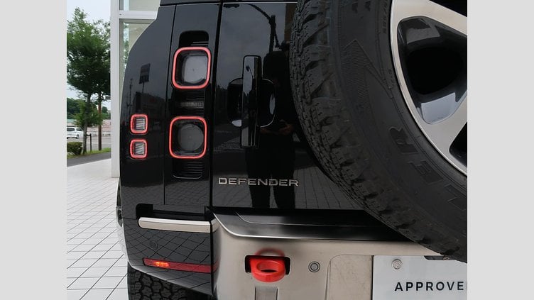 2024 認定中古車 Land Rover Defender 110 サントリーニブラック D300 AWD（AT） X