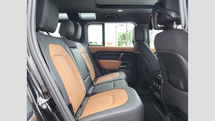 2024 認定中古車 Land Rover Defender 110 サントリーニブラック D300 AWD（AT） X