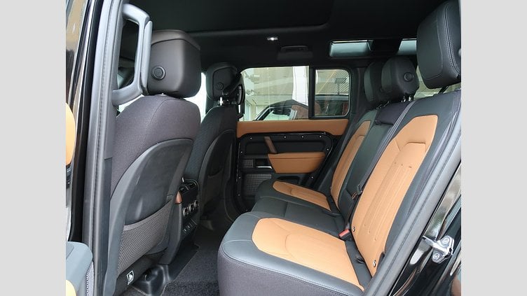 2024 認定中古車 Land Rover Defender 110 サントリーニブラック D300 AWD（AT） X