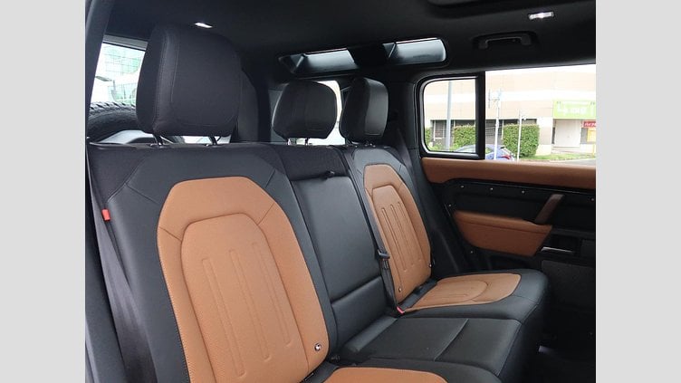 2024 認定中古車 Land Rover Defender 110 サントリーニブラック D300 AWD（AT） X