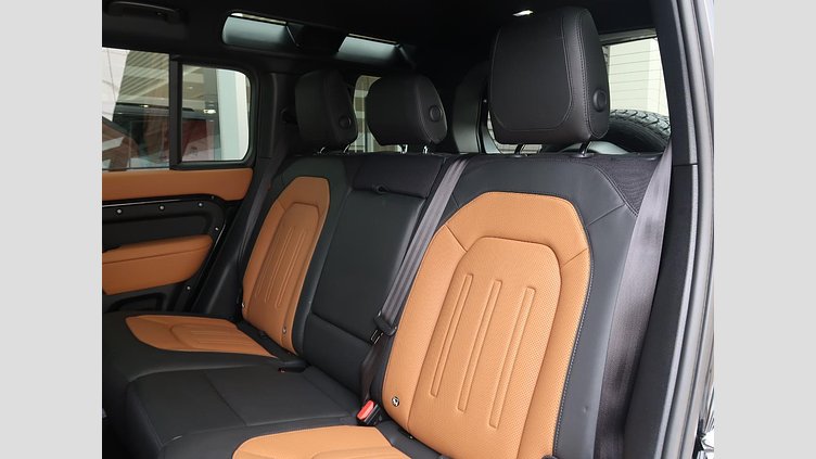 2024 認定中古車 Land Rover Defender 110 サントリーニブラック D300 AWD（AT） X