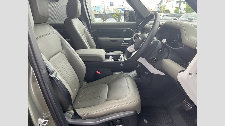 2021 認定中古車 Land Rover Defender 110 パンゲアグリーン P300 AWD（AT） SE