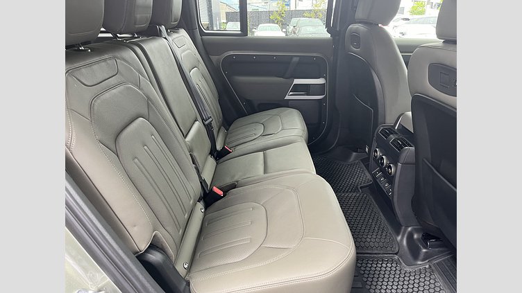 2021 認定中古車 Land Rover Defender 110 パンゲアグリーン P300 AWD（AT） SE