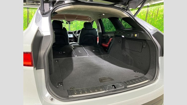 2020 認定中古車 Jaguar F-Pace Yulong White 2.0 litre i4D Diesel チェッカーフラッグ・エディション