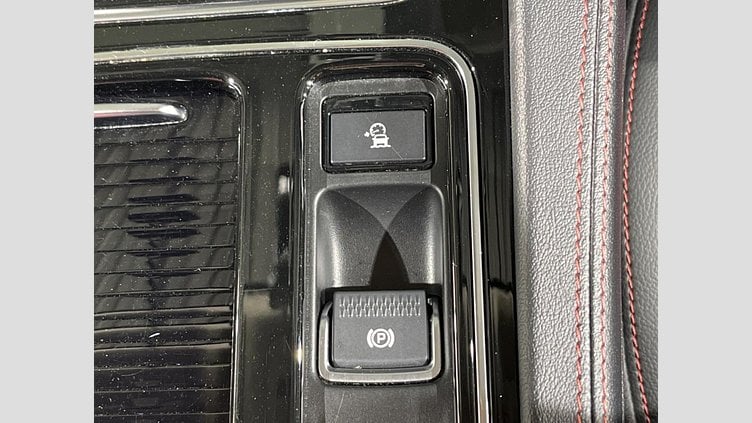 2020 認定中古車 Jaguar F-Pace Yulong White 2.0 litre i4D Diesel チェッカーフラッグ・エディション