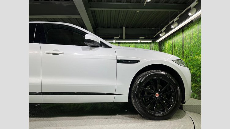 2020 認定中古車 Jaguar F-Pace Yulong White 2.0 litre i4D Diesel チェッカーフラッグ・エディション