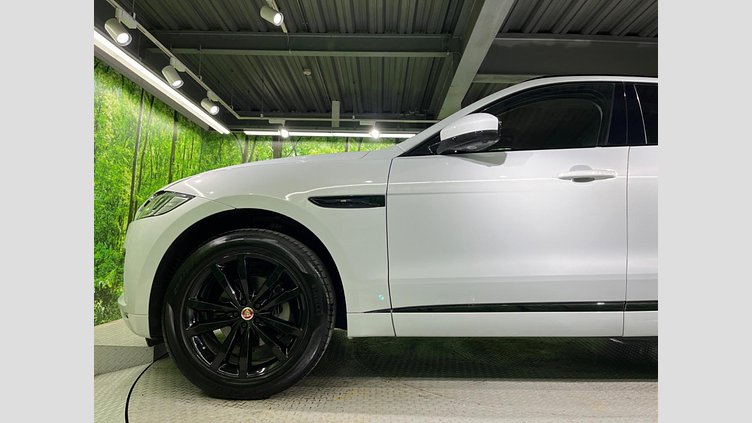 2020 認定中古車 Jaguar F-Pace Yulong White 2.0 litre i4D Diesel チェッカーフラッグ・エディション