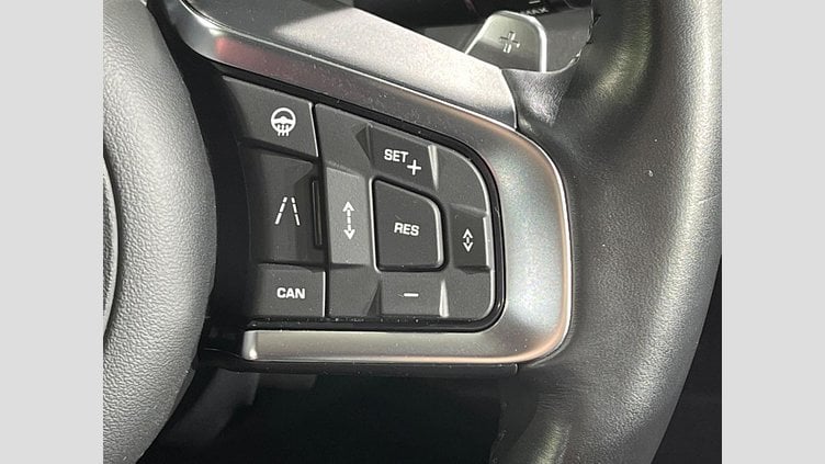 2020 認定中古車 Jaguar F-Pace Yulong White 2.0 litre i4D Diesel チェッカーフラッグ・エディション