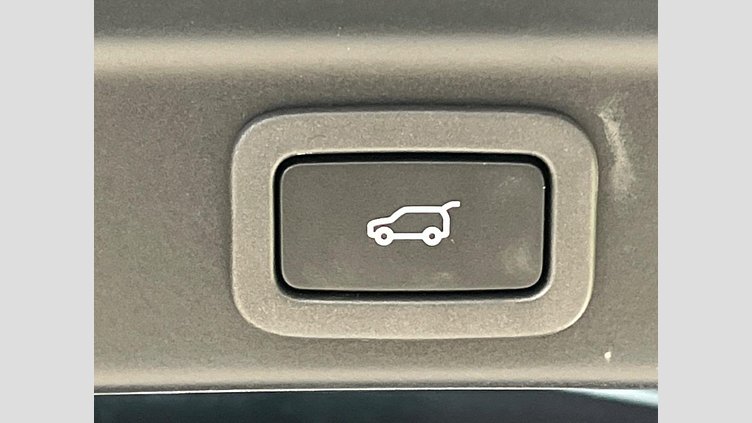 2020 認定中古車 Jaguar F-Pace Yulong White 2.0 litre i4D Diesel チェッカーフラッグ・エディション