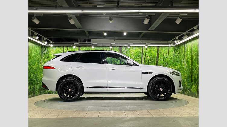 2020 認定中古車 Jaguar F-Pace Yulong White 2.0 litre i4D Diesel チェッカーフラッグ・エディション