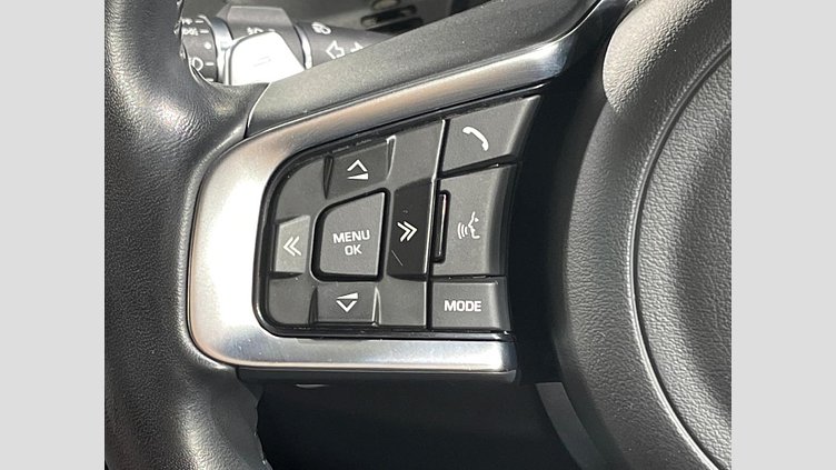 2020 認定中古車 Jaguar F-Pace Yulong White 2.0 litre i4D Diesel チェッカーフラッグ・エディション
