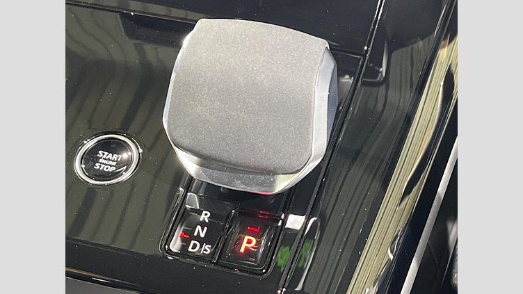 2024 認定中古車 Land Rover Range Rover Sport ジオラグリーン D300マイルドハイブリッド スタンダードホイールベース Dynamic HSE