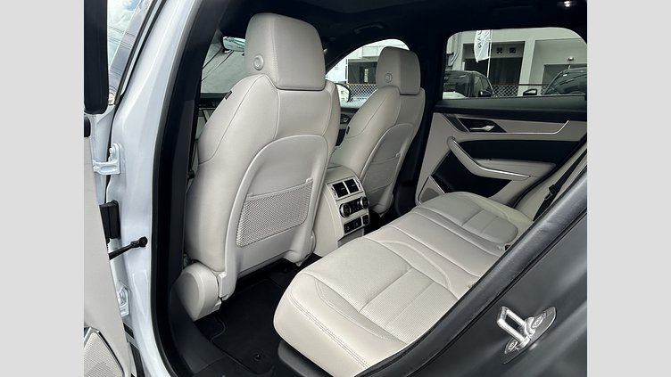 2025 認定中古車 Jaguar F-Pace オストゥーニパールホワイト D200 AWD（オートマチック）MHEV R-DYNAMIC SE