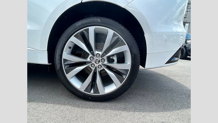 2025 認定中古車 Jaguar F-Pace オストゥーニパールホワイト D200 AWD（オートマチック）MHEV R-DYNAMIC SE