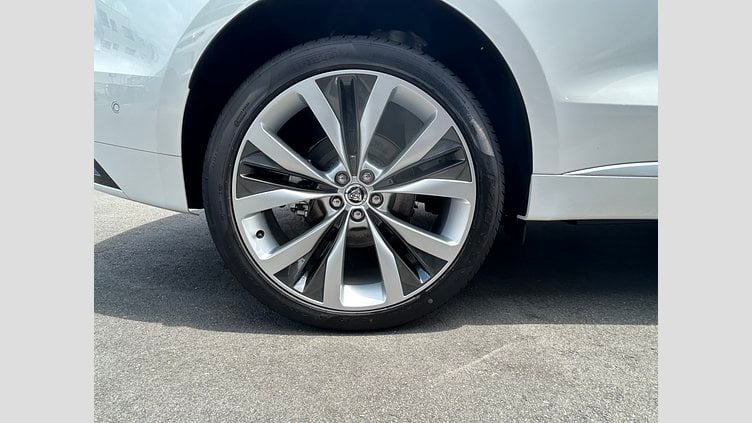 2025 認定中古車 Jaguar F-Pace オストゥーニパールホワイト D200 AWD（オートマチック）MHEV R-DYNAMIC SE