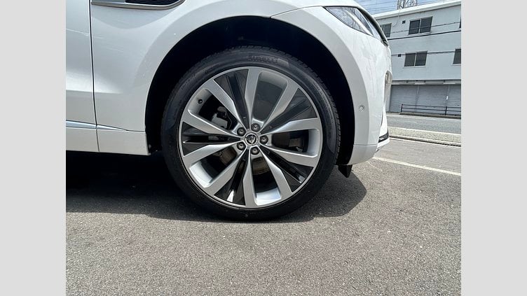2025 認定中古車 Jaguar F-Pace オストゥーニパールホワイト D200 AWD（オートマチック）MHEV R-DYNAMIC SE