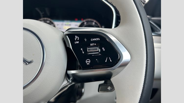 2025 認定中古車 Jaguar F-Pace オストゥーニパールホワイト D200 AWD（オートマチック）MHEV R-DYNAMIC SE