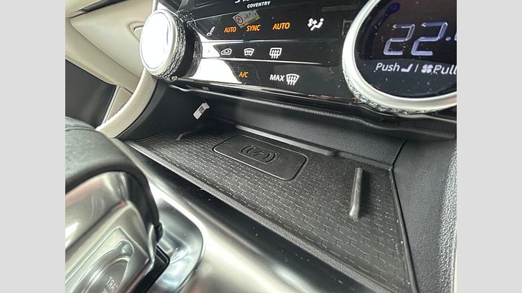 2025 認定中古車 Jaguar F-Pace オストゥーニパールホワイト D200 AWD（オートマチック）MHEV R-DYNAMIC SE