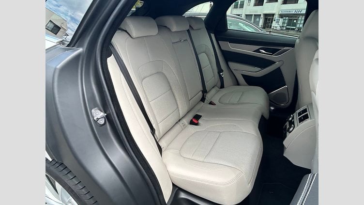 2025 認定中古車 Jaguar F-Pace オストゥーニパールホワイト D200 AWD（オートマチック）MHEV R-DYNAMIC SE