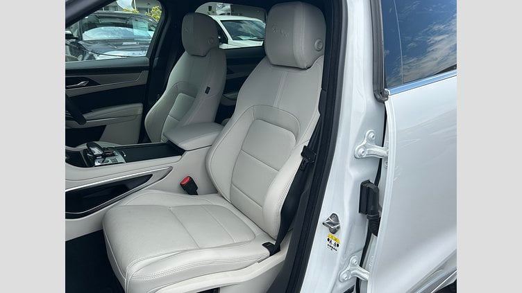 2025 認定中古車 Jaguar F-Pace オストゥーニパールホワイト D200 AWD（オートマチック）MHEV R-DYNAMIC SE